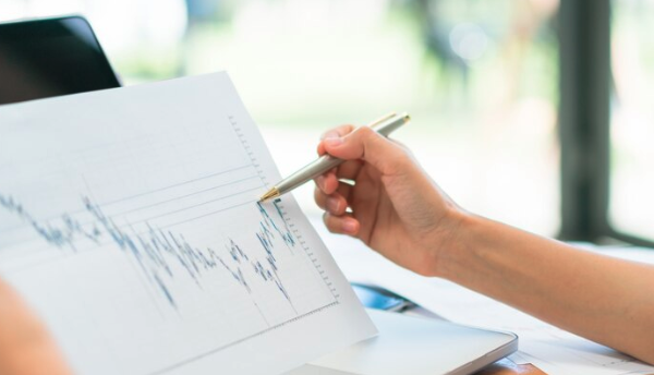 Como as Decisões dos Bancos Centrais Influenciam a Análise Técnica no Mercado Financeiro