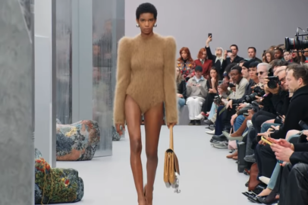 A Nova Era dos Desfiles Imersivos na Paris Fashion Week 2025